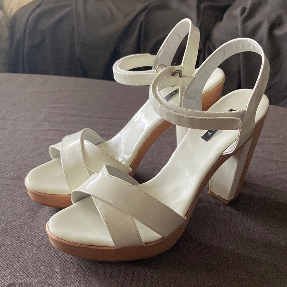 Theory White leather Heels, sandals